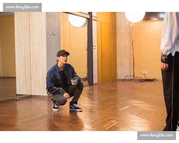 吊桥当舞台!于适高空弹唱蹦迪燃炸峡谷 吊桥当舞台!于适高空弹唱蹦迪燃炸峡谷